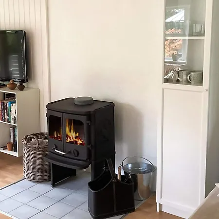4 Person In Hals-by Traum * Hals